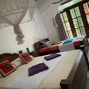 Woodsy Guest house Sigiriya